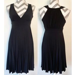Max & Cleo 4 Pleated Halter Cocktail Party Dress Short Black V-neck Empire Waist